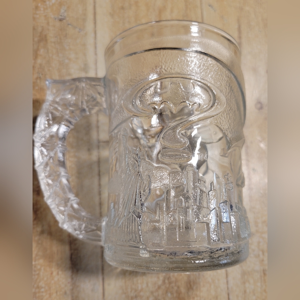1995 McDonalds BATMAN FOREVER Embossed BATMAN Mug DC Comics Gift